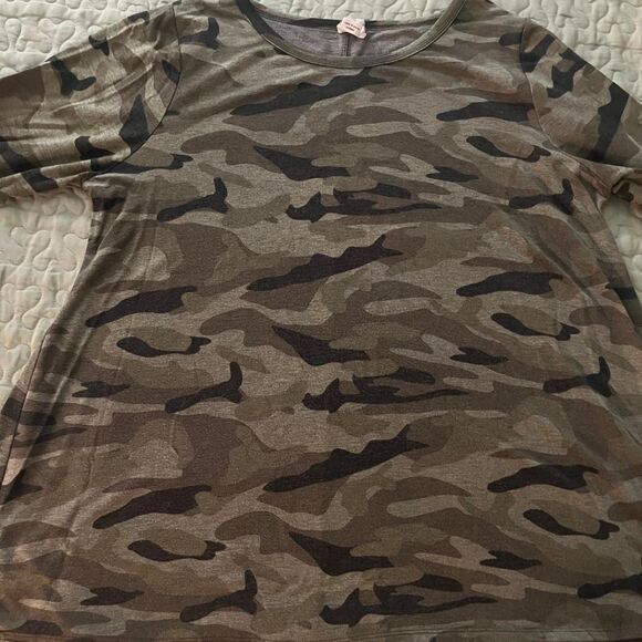 Cable & Gauge Tops - Women's 1x camouflage Khaki and Green T-shirt